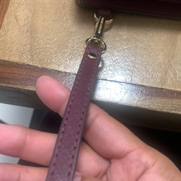 Safiano Leather wine Michael Kors Leather Phone Wristlet. Removable holder - Picture 6 of 6